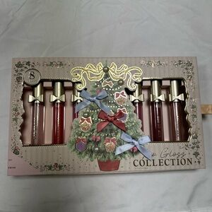 New Lip Gloss Collection Set with 8 Glosses in shades of Pink